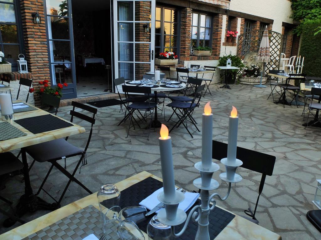 Auberge Du Grand Dauphin Dhuizon Exteriör bild