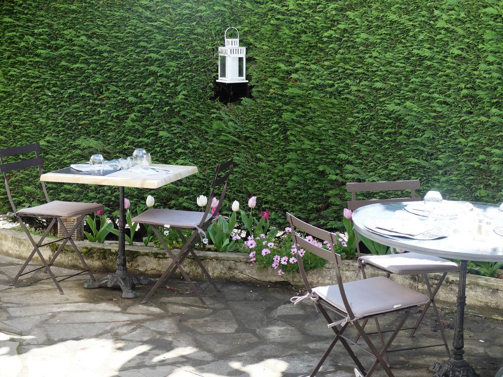 Auberge Du Grand Dauphin Dhuizon Exteriör bild
