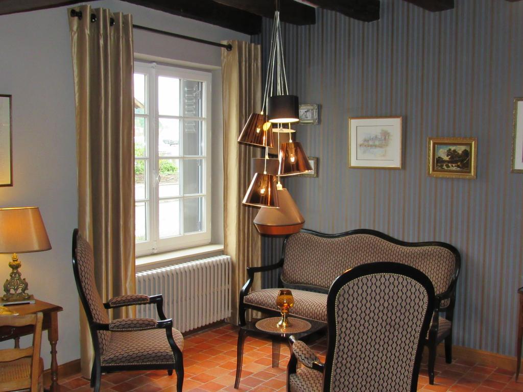 Auberge Du Grand Dauphin Dhuizon Exteriör bild